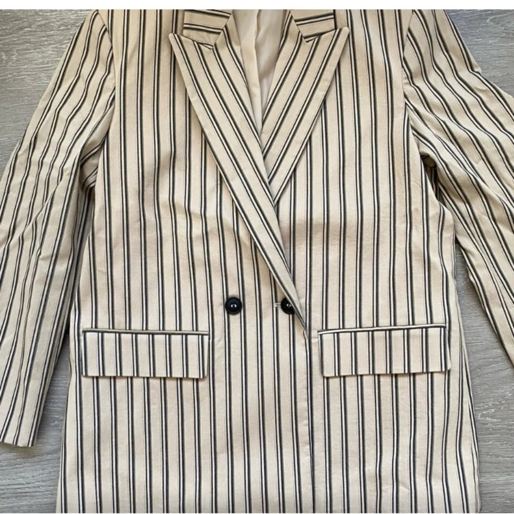 ZARA • NWT Oversized Striped Beige Blazer - Picture 6 of 11